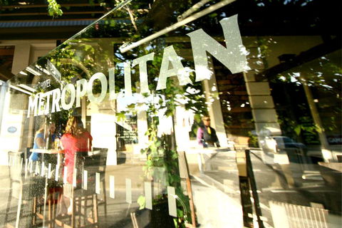 Hotel Metropolitan - Tourism Noosa 0