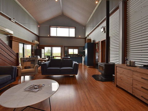 Kelman Cottage - Tucked Away With Pool + Native Wildlife - Tourism Noosa 3