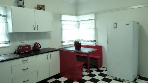 King Cottage - Tourism Noosa 1
