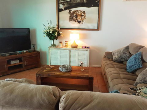 King Reef Beach House - Tourism Noosa 1