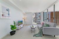 KOZYGURU MASCOT WALK TO STATION MODERN DESIGNER 2 BED APT FREE PARKING NMA260-312