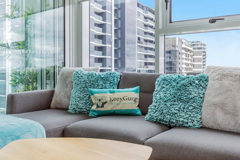 KOZYGURU NEWSTEAD DESIGNER 2 BED APT FREE PARKING POOL + GYM QNE088 - Tourism Noosa 2