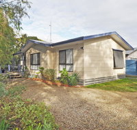 KYEEMA - FREE WIFI  NETFLIX - PET FRIENDLY OUTSIDE ONLY - Tourism Noosa