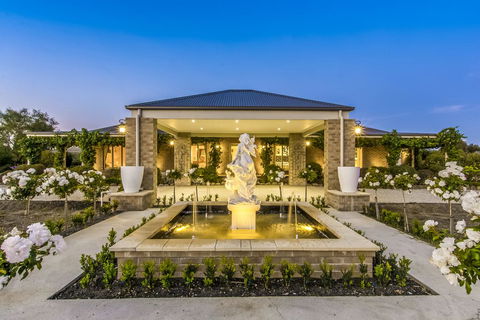 La Bella Vita - Tourism Noosa 0