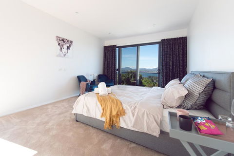 La Vie Luxury Bay View - Tourism Noosa 0