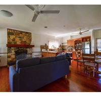 Lakefront holiday villa - Tourism Noosa