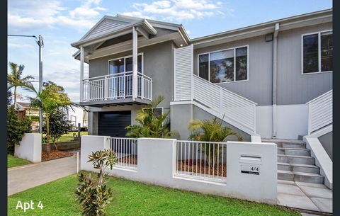Lakefront Peace Apartments - Tourism Noosa 0