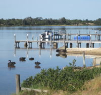 Lakes Waterfront Motel and Cottages with King Beds - Tourism Noosa