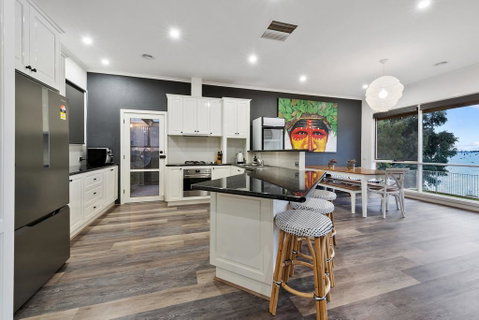 Lakeside Landing - Waterfront - Tourism Noosa 3
