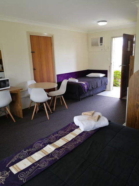 Lakeside Lodge Motel - Tourism Noosa 3