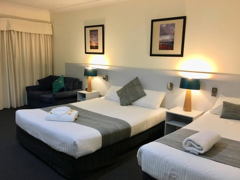 Lakeview Motor Inn - Tourism Noosa 0