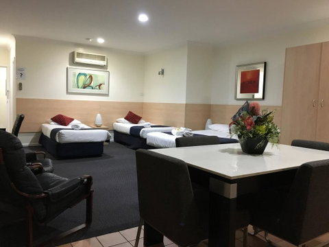 Lakeview Motor Inn - Tourism Noosa 2