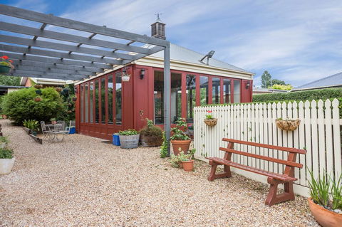 Lancefield Guest House - Tourism Noosa 0