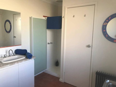 Laneway Bungalow 1 Bedroom Complete Unit East G - Tourism Noosa 3