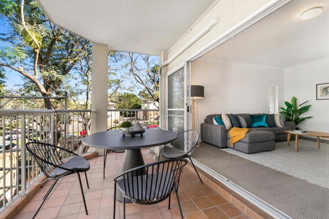Large And Airy Unit In Quiet Riverside Suburb - Tourism Noosa 1