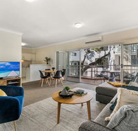 Large and Airy Unit in Quiet Riverside Suburb - Tourism Noosa