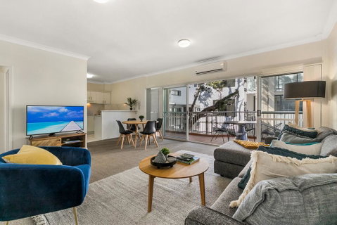 Large And Airy Unit In Quiet Riverside Suburb - Tourism Noosa 0