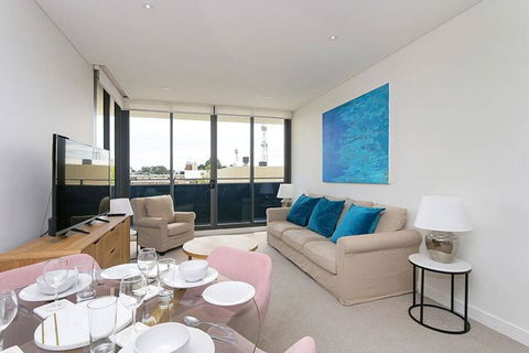 Large Modern 2 Bedroom Apartment Near Lake Claremont - Tourism Noosa 1