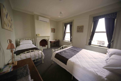 Latrobe Art Apartments - Tourism Noosa 0