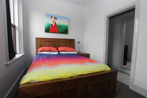 Latrobe Art Apartments - Tourism Noosa 1