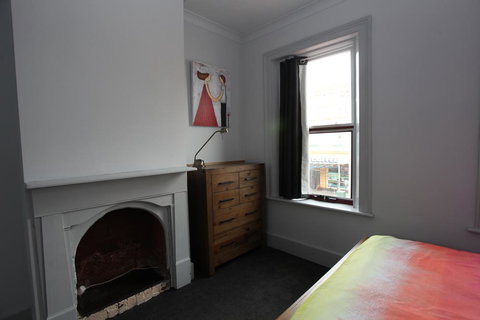 Latrobe Art Apartments - Tourism Noosa 3