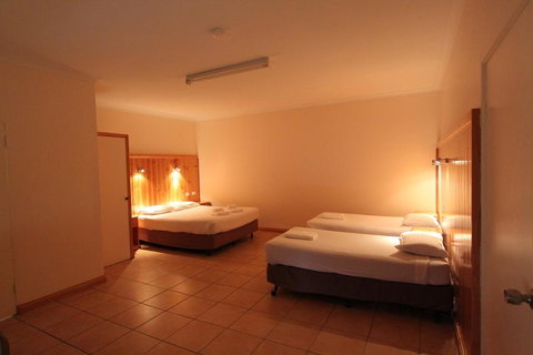 Lazy River Motor Inn - Tourism Noosa 1