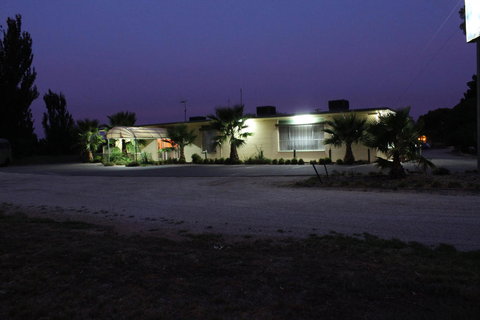 Lazy River Motor Inn - Tourism Noosa 0