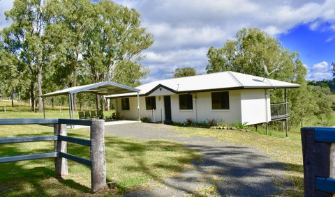 Lazyu - Tourism Noosa 0