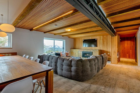 Le Chalets - Tourism Noosa 2