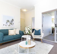 Light bright and spacious unit close to beaches - Tourism Noosa