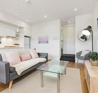 Light-Filled Beachside Apartment in Trendy Area - Tourism Noosa