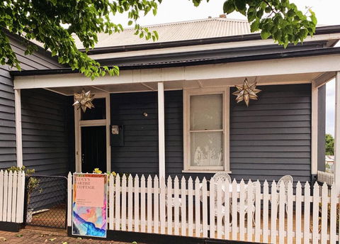 Lucys Artist Cottage - Tourism Noosa 0