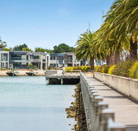 Luxe 101  Martha Cove waterfront luxury on the marina walk to beach - Tourism Noosa