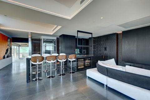 Luxe Haus - Tourism Noosa 0