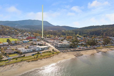 Luxurious Apartment, A Stones Throw From The Beach - Tourism Noosa 0