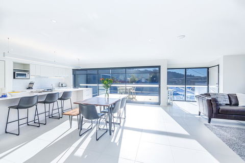Luxurious Apartment, A Stones Throw From The Beach - Tourism Noosa 2