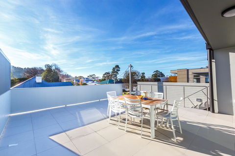 Luxurious Apartment, A Stones Throw From The Beach - Tourism Noosa 3