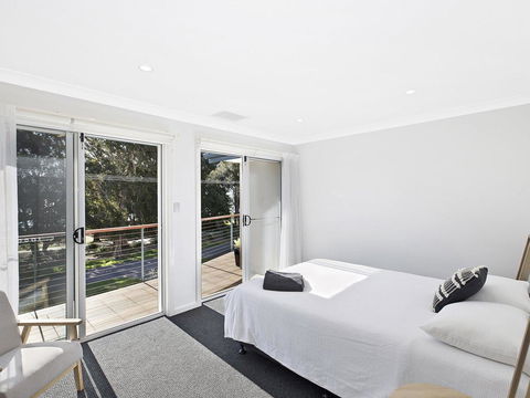 Luxurious Lake House - Tourism Noosa 2