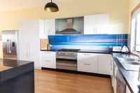 Luxurious Waterfront 10 minutes drive to Phillip Island sleeps 12