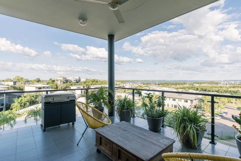 Luxury & Location - Sea Views With Modern Class ! - Tourism Noosa 1