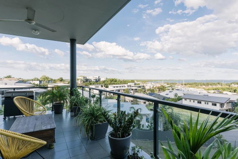 Luxury & Location - Sea Views With Modern Class ! - Tourism Noosa 3