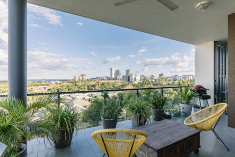 Luxury & Location - Sea Views With Modern Class ! - Tourism Noosa 2
