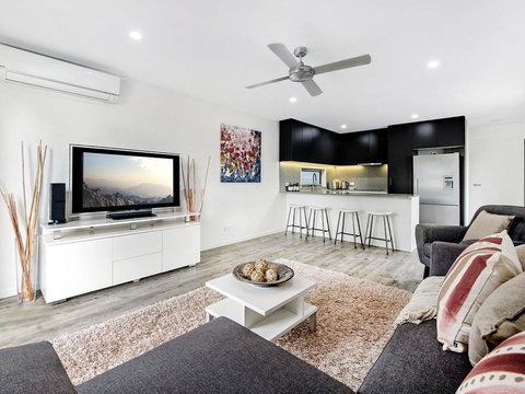 Luxury 1 Bedroom Home In Broadbeach Waters! - Tourism Noosa 1