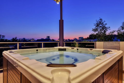 Luxury Darwin City Lights Jacuzzi Central Location Large House New Furnishings - Tourism Noosa 3