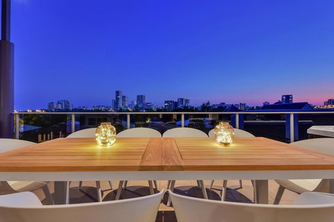 Luxury Darwin City Lights Jacuzzi Central Location Large House New Furnishings - Tourism Noosa 1