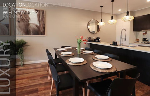 LUXURY Davcorp Executive Rentals - Free Wifi Wine Netflix And Parking In Brompton - Tourism Noosa 0