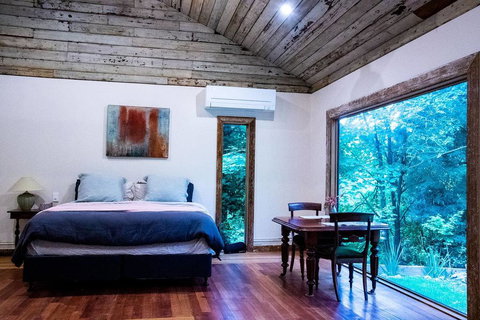 Luxury Forest Retreat - Puffing Billy - Tourism Noosa 3