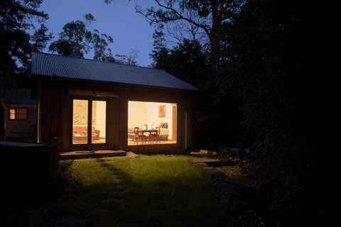 Luxury Forest Retreat - Puffing Billy - Tourism Noosa 1