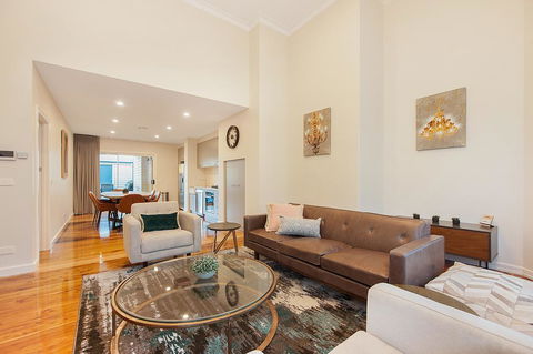 Luxury On The Esplanade - Tourism Noosa 2