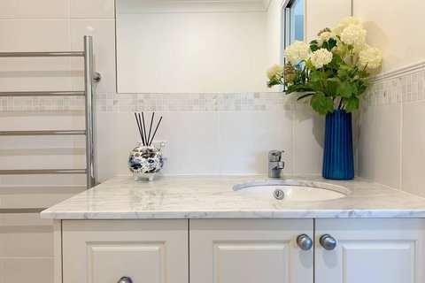 Luxury Storybook Manor Guest Suite - Tourism Noosa 3